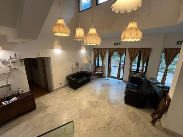 Locale in vendita di 500 m² in Via dei Colli