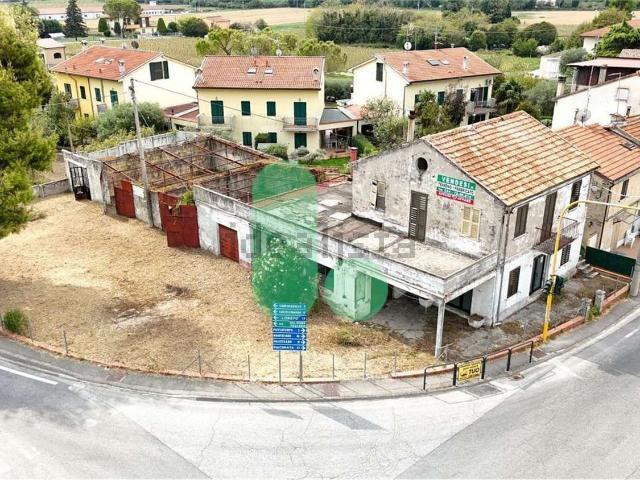 Locale in vendita di 500 m² in Via di Jesi, 239