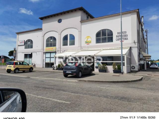 Locale in vendita di 500 m² in Via Enrico Berlinguer