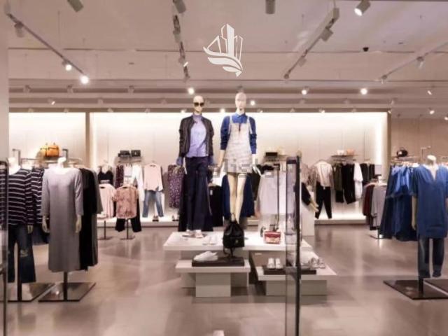 Locale in vendita di 500 m² in Via Egger Lienz
