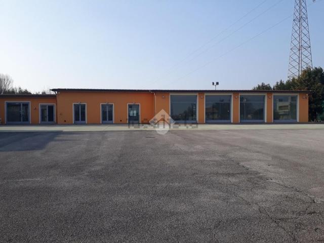 Locale in vendita di 500 m² in Via Labirinto, 256