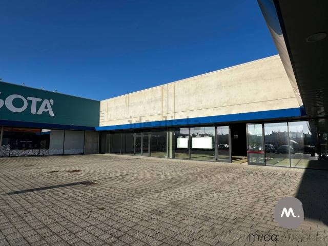 Locale in vendita di 500 m² in Via maestra, 194