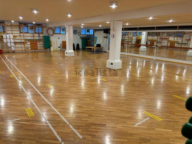 Locale in vendita di 500 m² in Via Majano, 10