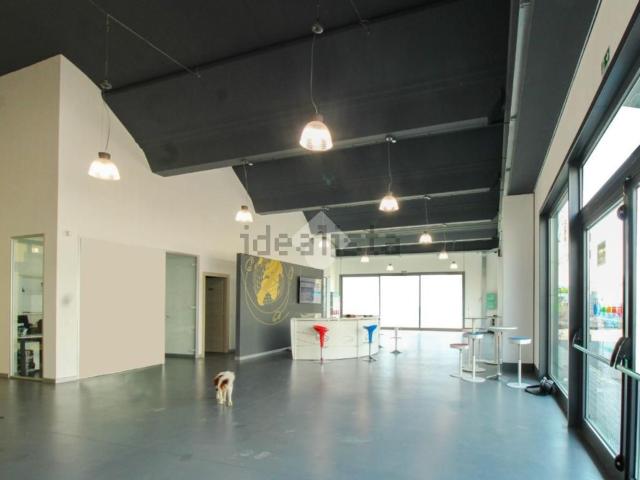Locale in vendita di 500 m² in Via Passo del Tonale