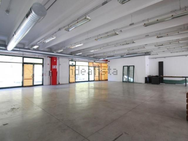 Locale in vendita di 500 m² in Via Provinciale, 114