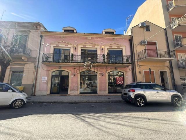 Locale in vendita di 500 m² in Via Roma, 32