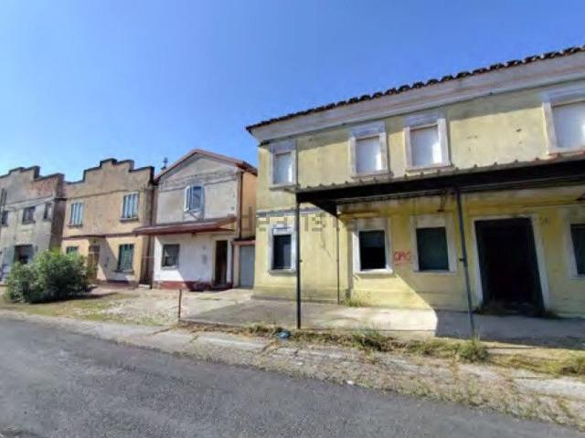 Locale in vendita di 500 m² in Via Umbria, 12
