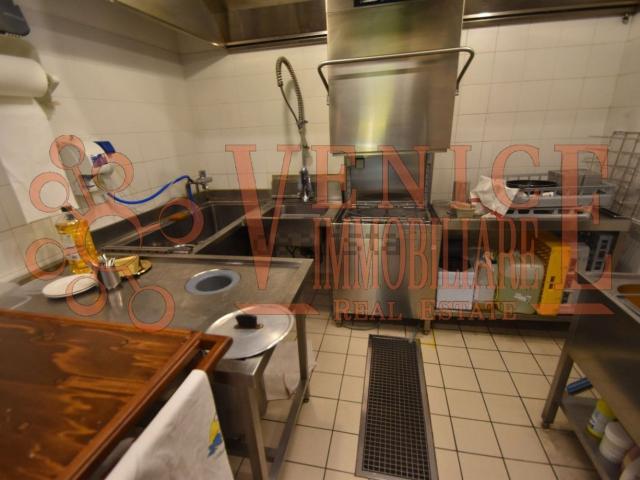 Locale in vendita di 500 m² in Viale Caduti sul Lavoro