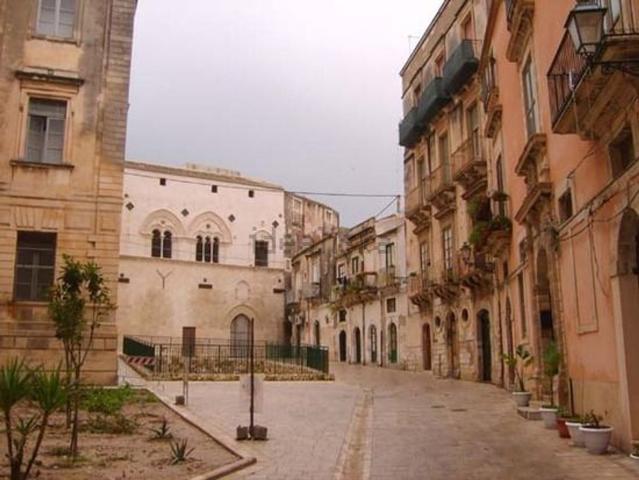 Locale in vendita di 500 m² in Piazza Archimede