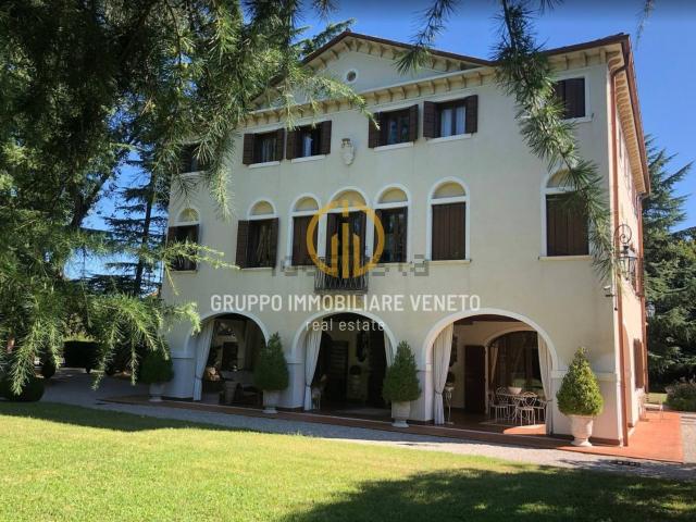 Locale in vendita di 500 m² in Strada del Pegorile, 4