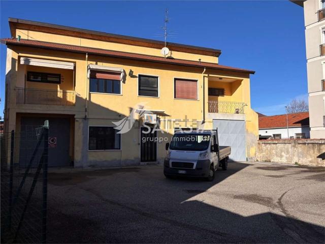 Locale in vendita di 501 m² in Via Nino Oxilia, 6