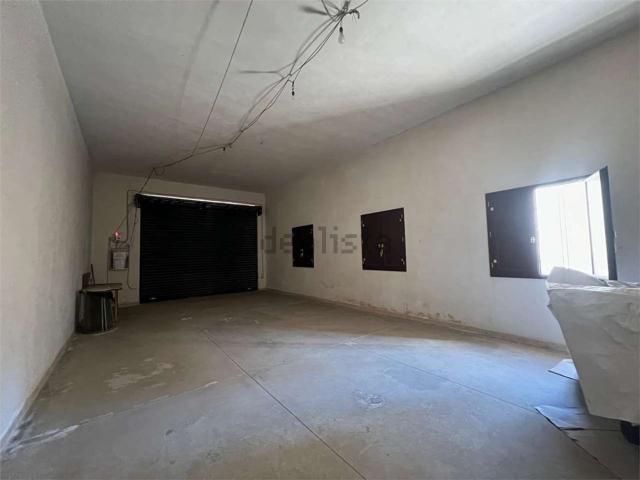 Locale in vendita di 508 m² in Via Bologna, 1