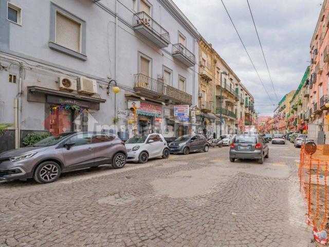 Locale in vendita di 50 m² in Corso San Giovanni a Teduccio, 820