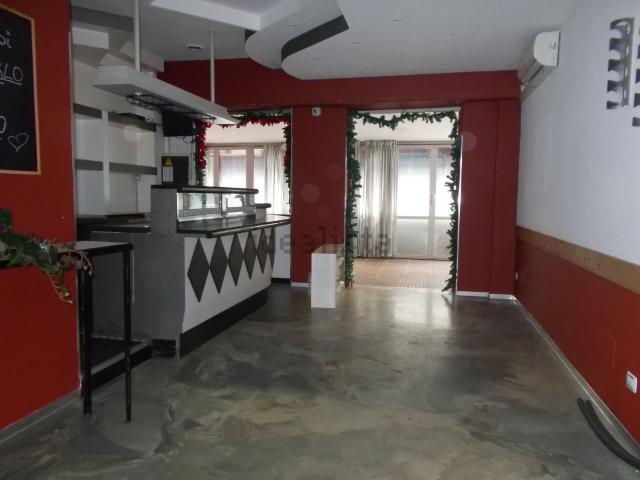 Locale in vendita di 50 m² in Piazza Alcide de Gasperi, 34