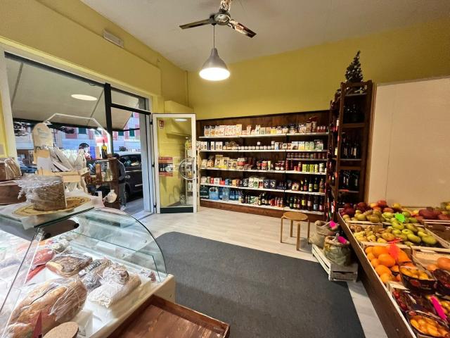 Locale in vendita di 50 m² in Piazza Brigate Partigiane, 11