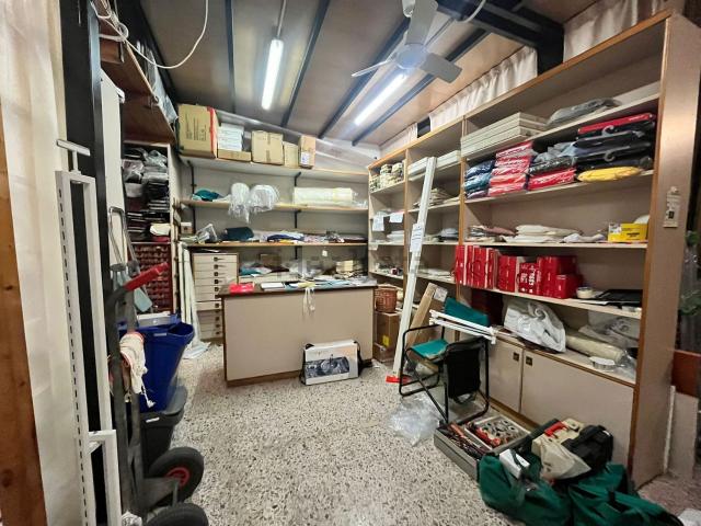 Locale in vendita di 50 m² in Piazza Brigate Partigiane, 11