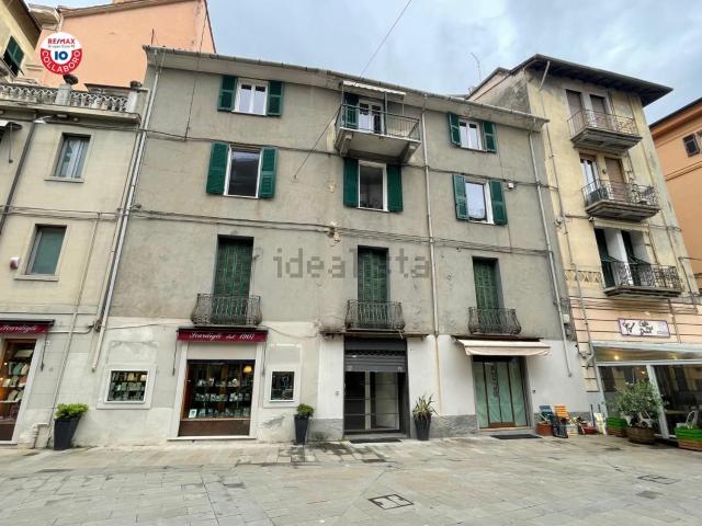 Locale in vendita di 50 m² in Piazza Cesare Battisti, 32