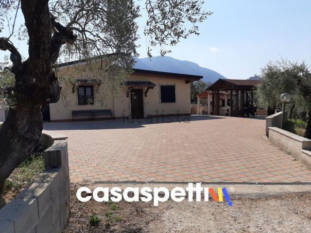 Locale in vendita di 50 m² in Strada di Colle Novo, 8
