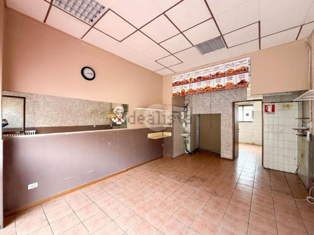 Locale in vendita di 50 m² in Via Alcide De Gasperi, 56