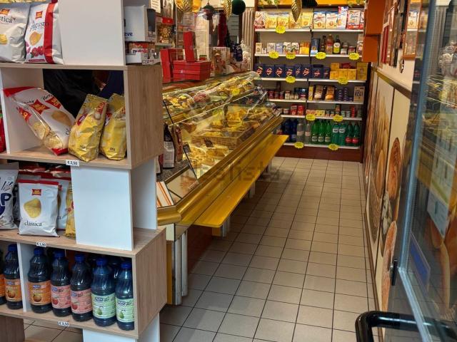 Locale in vendita di 50 m² in Via Aldo Camporese, 220