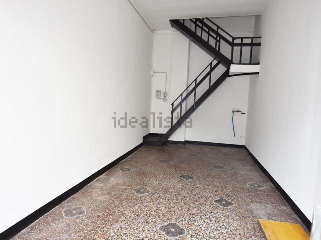 Locale in vendita di 50 m² in Via Archimede, 167