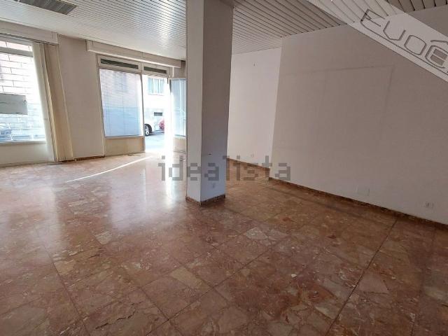 Locale in vendita di 50 m² in Via Camillo Cavour, 4