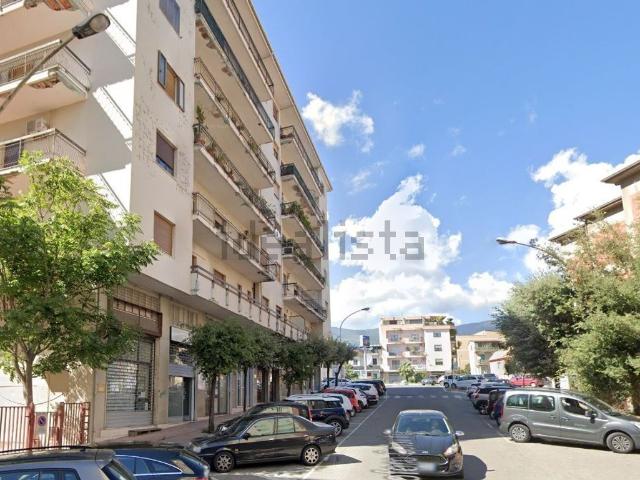 Locale in vendita di 50 m² in Via Cristoforo Colombo, 4