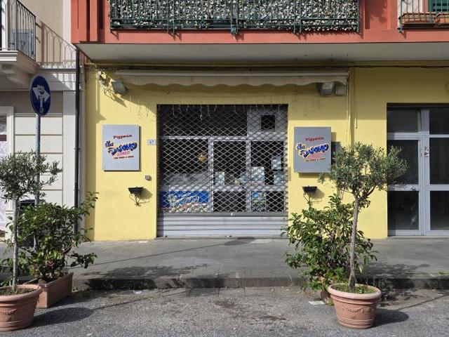Locale in vendita di 50 m² in Via Cumbo Borgia, 67