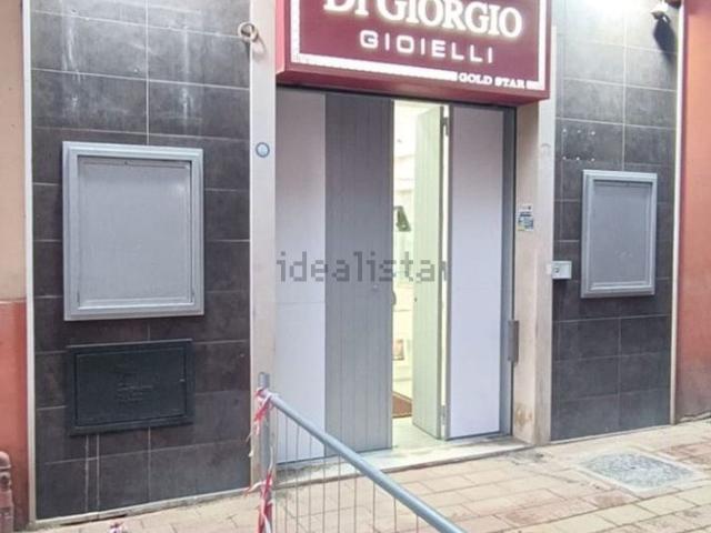 Locale in vendita di 50 m² in Via Dante Alighieri, 81