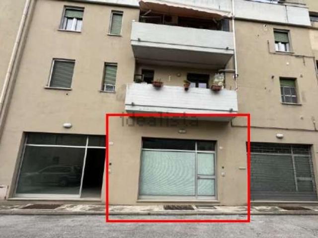 Locale in vendita di 50 m² in Via degli Olivi
