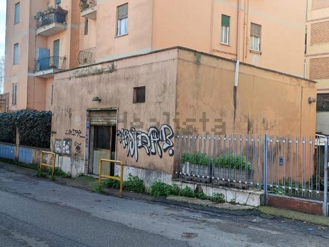 Locale in vendita di 50 m² in Via dei Grottoni