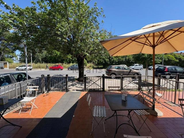 Locale in vendita di 50 m² in Via della Casetta Mattei, 343