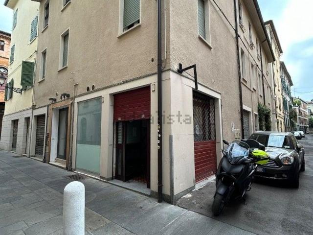 Locale in vendita di 50 m² in Via della Croce Bianca, 2