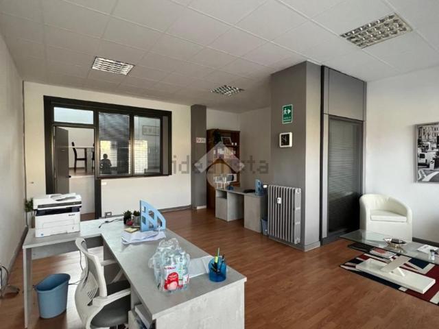 Locale in vendita di 50 m² in Via E. Tiraboschi