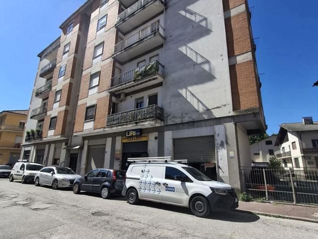 Locale in vendita di 50 m² in Via E. Zincone, 22