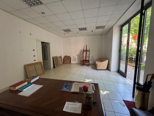 Locale in vendita di 50 m² in Via Edmondo de Amicis, 21