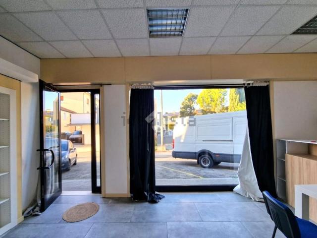 Locale in vendita di 50 m² in Via Fornaci, 2