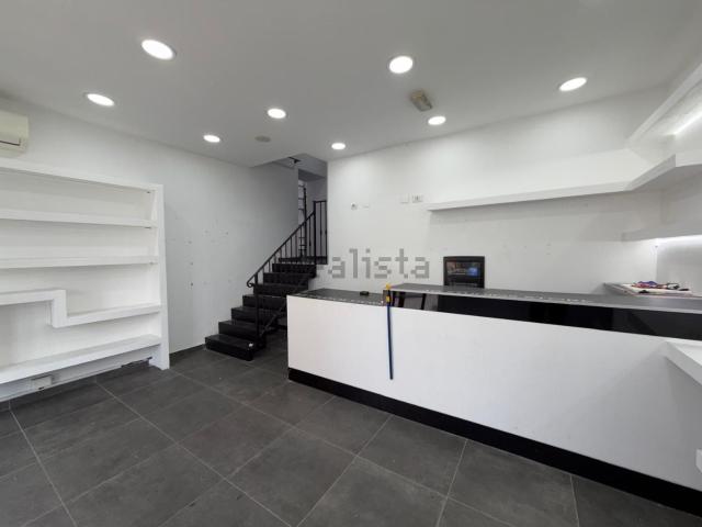 Locale in vendita di 50 m² in Via G. Pergolesi, 18