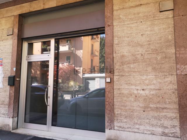 Locale in vendita di 50 m² in Via Galileo Galilei