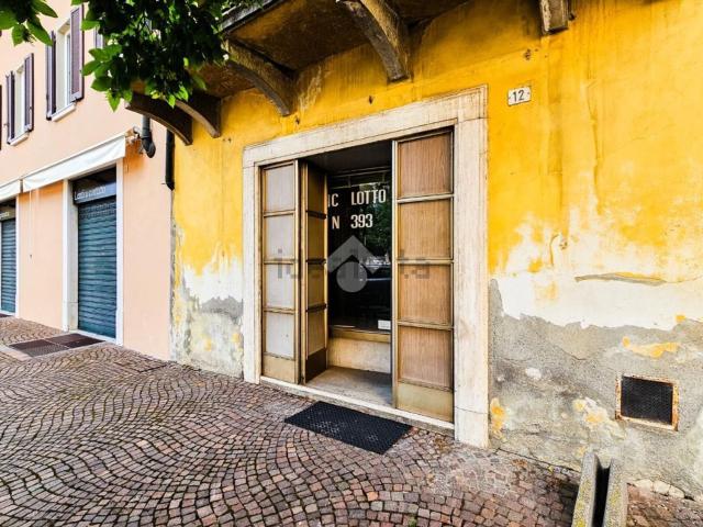 Locale in vendita di 50 m² in Via Giuseppe Garibaldi, 11