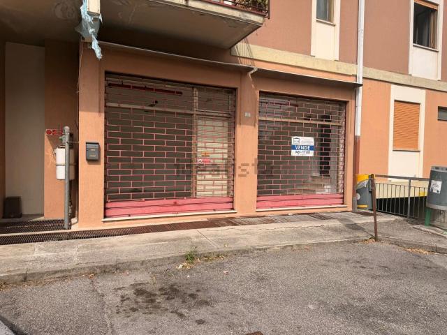 Locale in vendita di 50 m² in Via Gorizia, 2