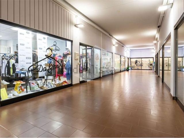 Locale in vendita di 50 m² in Via Guglielmo Tirelli, 5