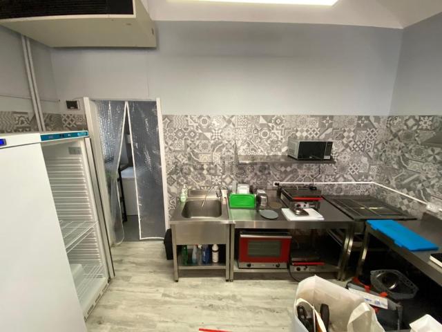 Locale in vendita di 50 m² in Via Italia, 78