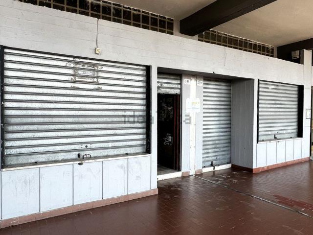 Locale in vendita di 50 m² in Via Lamberto Loria