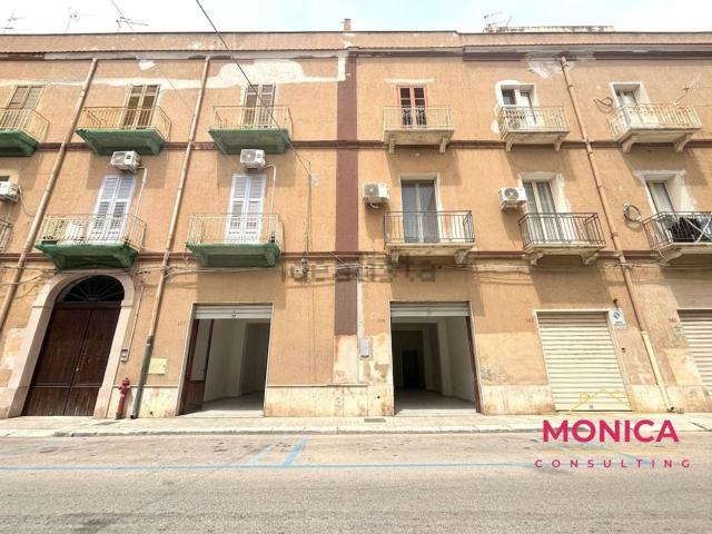Locale in vendita di 50 m² in Via Livio Bassi, 159