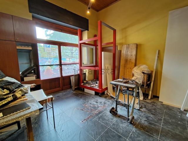 Locale in vendita di 50 m² in Via Lodovico Muratori, 48