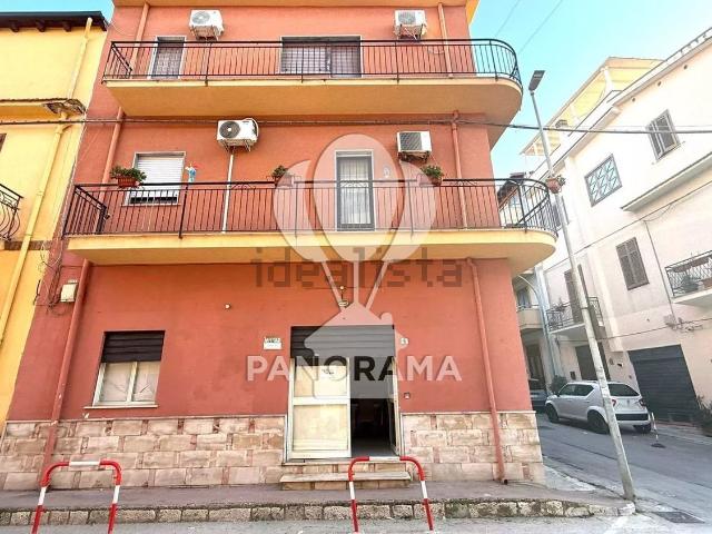 Locale in vendita di 50 m² in Via Madonna del Ponte, 6