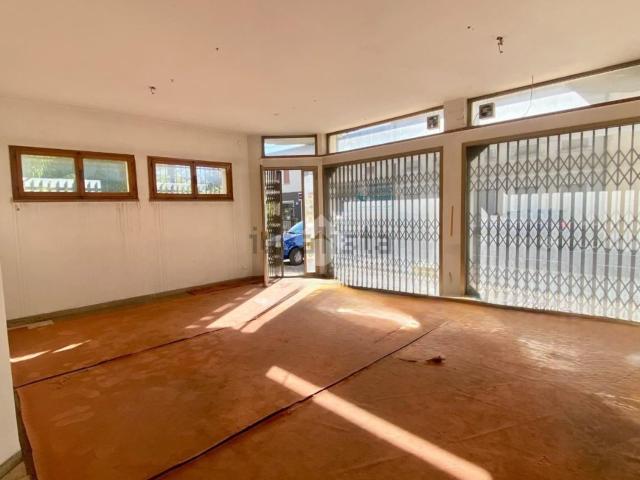 Locale in vendita di 50 m² in Via Marconi, 42