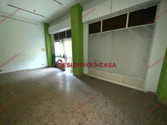 Locale in vendita di 50 m² in Via Mendola, 97
