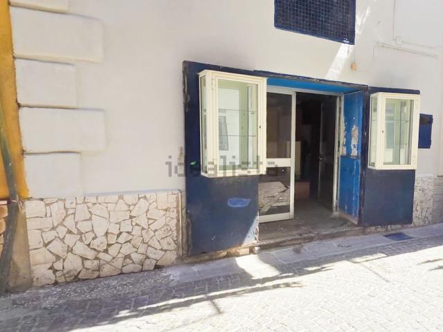 Locale in vendita di 50 m² in Via Mercato di Sabato, 214